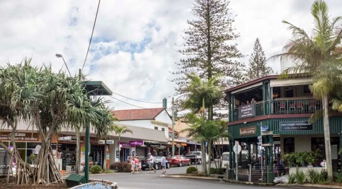 호주 유명 관광지 바이런베이서 관광객 집단 폭행당해 중상 A Canadian tourist suffered a fractured skull after being attacked in a Byron Bay park allegedly by a group of teenagers. iStock_9news