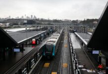 NSW 정부, 철도망 개선에 21억 달러 투자 Transport secretary Josh Murray said the funding would allow for a ‘more integrated approach’ across the state’s rail network. Picture NewsWire Gaye Gerard_news.com.au