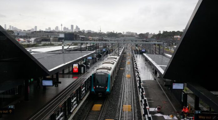 NSW 정부, 철도망 개선에 21억 달러 투자 Transport secretary Josh Murray said the funding would allow for a ‘more integrated approach’ across the state’s rail network. Picture NewsWire Gaye Gerard_news.com.au