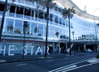 36시간 연속 도박 방치한 시드니 ‘The Star’ 카지노, 1000만 달러 벌금 폭탄 The Star Sydney has been slugged with $10 million in fines after a regulatory crackdown exposed thousands of breaches. SMHJames Brickwood