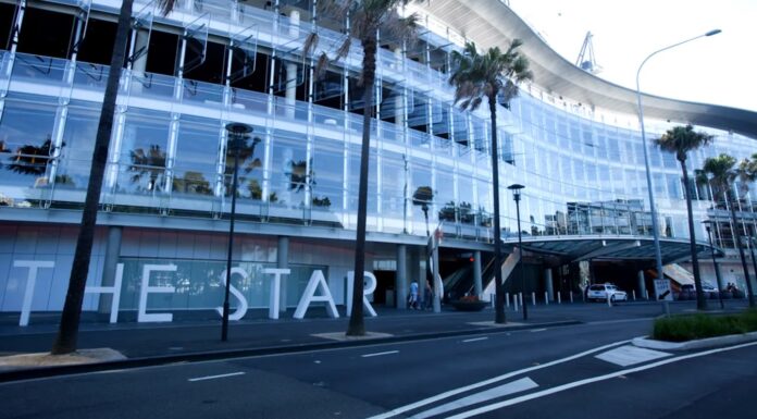 36시간 연속 도박 방치한 시드니 ‘The Star’ 카지노, 1000만 달러 벌금 폭탄 The Star Sydney has been slugged with $10 million in fines after a regulatory crackdown exposed thousands of breaches. SMHJames Brickwood