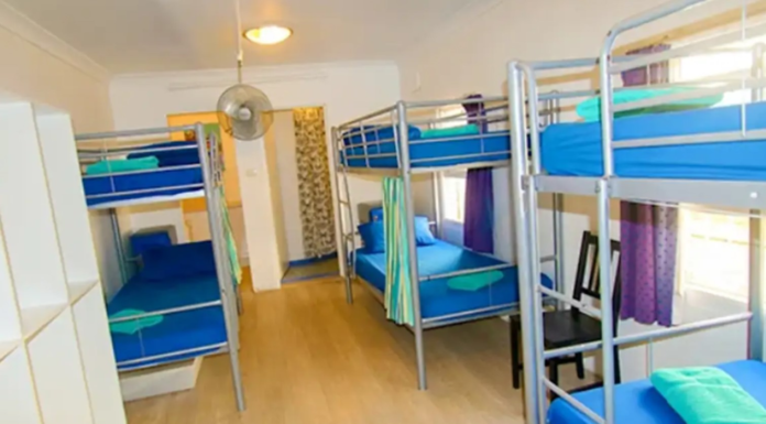 시드니 포츠포인트(Potts Point) 홍역 경보 발령 A-backpacker-who-stayed-at-a-Sydney-hostel-and-also-visited-a-major-city-hospital-has-sparked-a-measles-alert.-They-stayed-at-the-Original-Backpacker-Hostel-in-Victoria-Street-in-Potts-Point.-Facebook_9news.webp