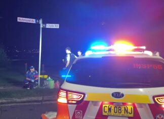 “음악 소리 좀 줄여달라” 요구했다가 집단 폭행당한 40대… 호주 10대 피의자 기소 Emergency services were called to reports the man had been assaulted by a group next to James Meehan reserve on Clyde Road at 11pm on March 29. 9News