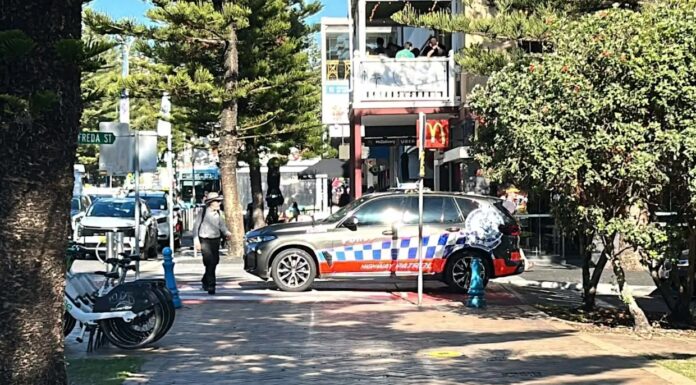 쿠지 비치 상어 공격…비번 서퍼 구조대원이 여성 구조 A woman has been attacked by a shark at Coogee beach in Sydney. 9News
