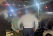 시드니 노스쇼어에서 차량공유 기사 10대 성폭행·납치 혐의로 기소 The 50-year-oild driver was arrested at Sydney International Airport (pictured). 9News