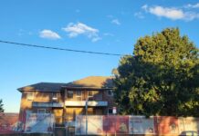 캠든 주민들, NSW 정부 주택 개발 계획에 반발 The site for the proposed development on Menangle Road. Kristie Adams_9NEWS
