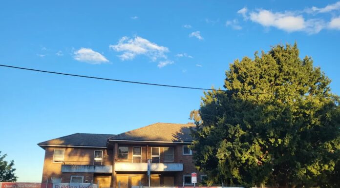 캠든 주민들, NSW 정부 주택 개발 계획에 반발 The site for the proposed development on Menangle Road. Kristie Adams_9NEWS