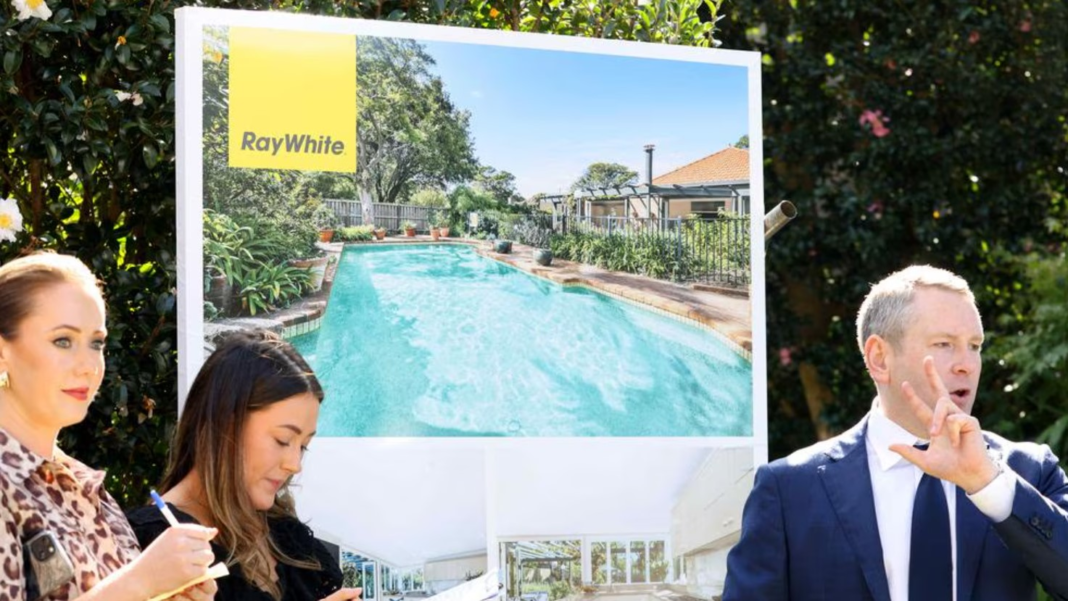 11_Falling-house-prices-will-hit-the-national-economy.-Picture-NewsWire-Damian-Shaw_news.com_.au_.webp Falling house prices will hit the national economy. Picture NewsWire Damian Shaw_news.com.au
