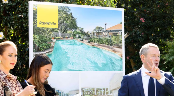 시드니 집값 하락 속 호주 경제 둔화 경고 Falling house prices will hit the national economy. Picture NewsWire Damian Shaw_news.com.au