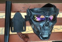 시드니 대중교통 범죄 단속중 무기와 마약 적발 A mask was seized by police in a crime crackdown on the Sydney transport network. NSW Police_9NEWS