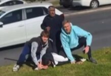 시드니 예노라 노인 폭행 살해범, ‘황당한 석방’ 뒤늦은 재검거 Just after midday on Saturday, a man was pinned underneath a pair of good Samaritans on Carlingford Court in Sydney. Nine
