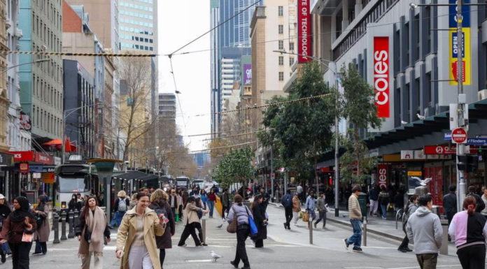 호주 소매업 침체 속 시드니 Kogan, 10억 달러 매출 기록 The retail sector is copping it. Picture Ian Currie_news.com.au