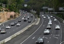 시드니 통행료, NSW 정부 인하 계획 발표 Millions of NSW motorists are set to benefit from cheaper tolls on some roads from next year. Steven Saphore SMH_9news