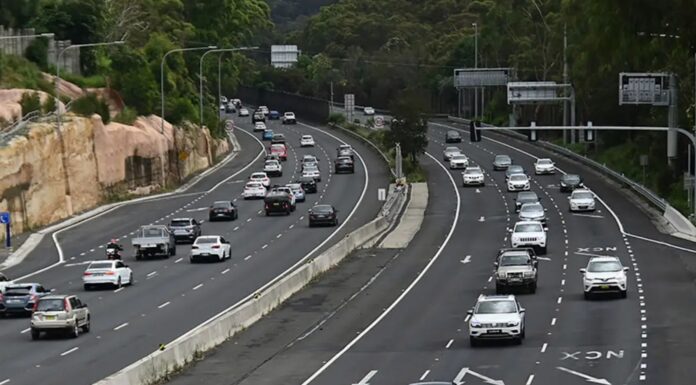 시드니 통행료, NSW 정부 인하 계획 발표 Millions of NSW motorists are set to benefit from cheaper tolls on some roads from next year. Steven Saphore SMH_9news