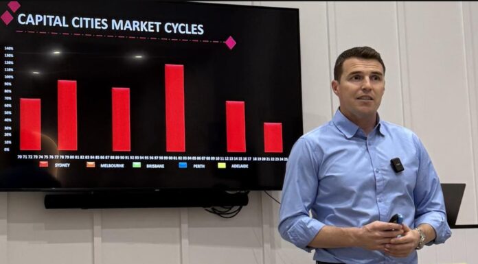 호주 주택 수요, 인구보다 ‘가구원 수’가 좌우한다 James Fitzgerald is a leading voice on Australian property markets and long-term wealth strategy._realestate.com.au
