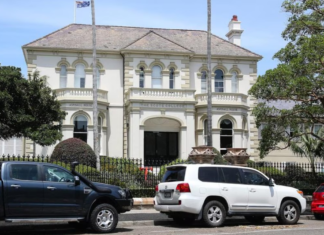 시드니 사립학교 성폭력 논란, 학부모 책임론 제기 Three students from Scots College in Sydney’s east have been charged over the alleged rape of a 14-year-old girl. Picture NewsWire_news.com.au
