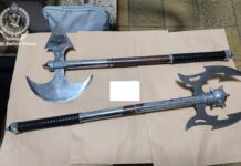 시드니 펜리스 주택서 불법 무기 대거 압수 Two men are due in court after police allegedly found a stash of illegal weapons at a house in Sydney’s west. NSW Police_9news