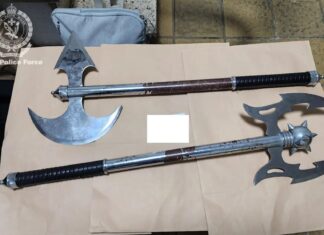시드니 펜리스 주택서 불법 무기 대거 압수 Two men are due in court after police allegedly found a stash of illegal weapons at a house in Sydney’s west. NSW Police_9news