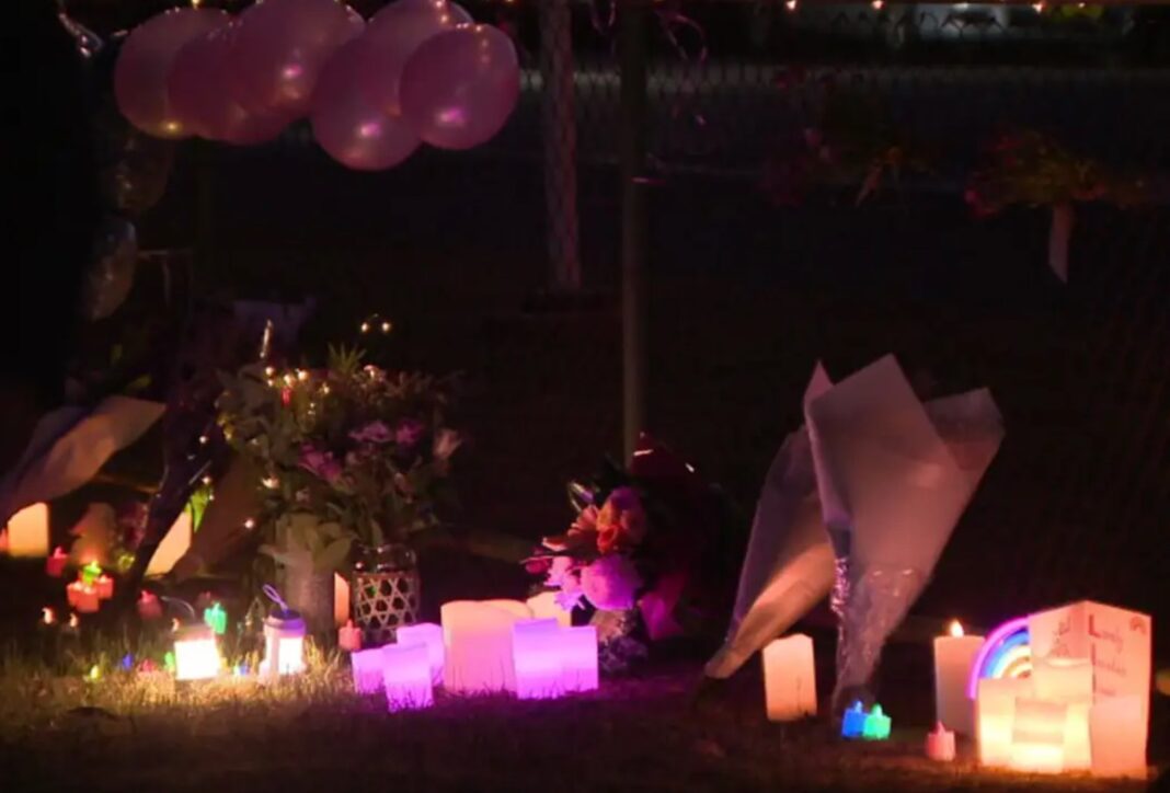 6.A candlelight vigil has been held to remember hiker Lily Hooper. 9News A candlelight vigil has been held to remember hiker Lily Hooper. 9News