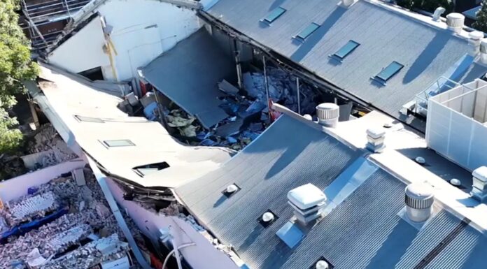 시드니 울티모(Ultimo) 건물 붕괴로 2명 중상 Drone footage from the scene taken by Fire and Rescue NSW shows the full extent of the damage in Sydney. Fire and Rescue NSW_9news