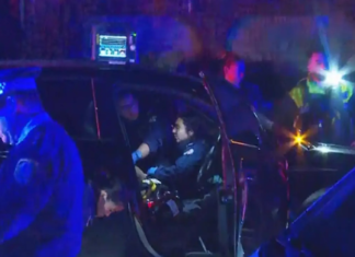 시드니 그린에이커서 18세 청소년 총격사건 발생 Police believe the teenager was shot in a nearby street and driven to Mimosa Road. Today_9news