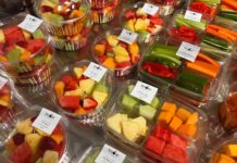 호주 슈퍼마켓, 손질된 과일·채소 인기…“시간 절약이 더 중요” Woolies customers want “convenient, healthy options”, with pre-cut fruit fitting the brief. Jo Abi_9news