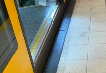 시드니 기차 틈새 보완 장치가 설치 후 승강장 추락 사고 43% 감소 The rubber gap filler provide a smooth transition from train to platform. Reddit_9news