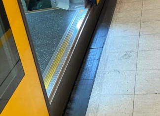 시드니 기차 틈새 보완 장치가 설치 후 승강장 추락 사고 43% 감소 The rubber gap filler provide a smooth transition from train to platform. Reddit_9news