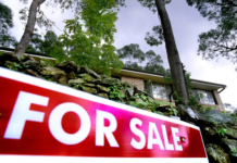 NSW 부동산 중개업체 언더쿼팅 무더기 적발 Undercover government inspectors have carried out a compliance blitz on real estate agents in NSW. AFR_9news