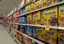 슈퍼마켓 시리얼 코너, 아이 눈높이 노린다 Take a closer look at cereals targeting children. (Sorry for the nightmares.) Jo Abi_9news