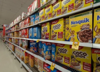 슈퍼마켓 시리얼 코너, 아이 눈높이 노린다 Take a closer look at cereals targeting children. (Sorry for the nightmares.) Jo Abi_9news