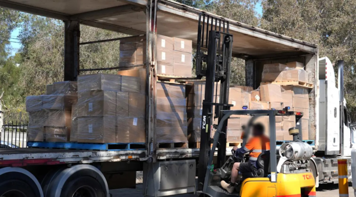 시드니 불법 담배 1,500만 달러 규모 압수 Million of illegal cigarettes were seized as well as loose-leaf tobacco and other illegal tobacco products. NSW Police_9news