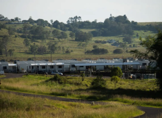 “홍수 4년 지났는데 또 길거리로…” NSW 임시 주거 포드 12월 전면 폐쇄 This temporary pod village in Lismore is being decommissioned in December. Elise Derwin_9news