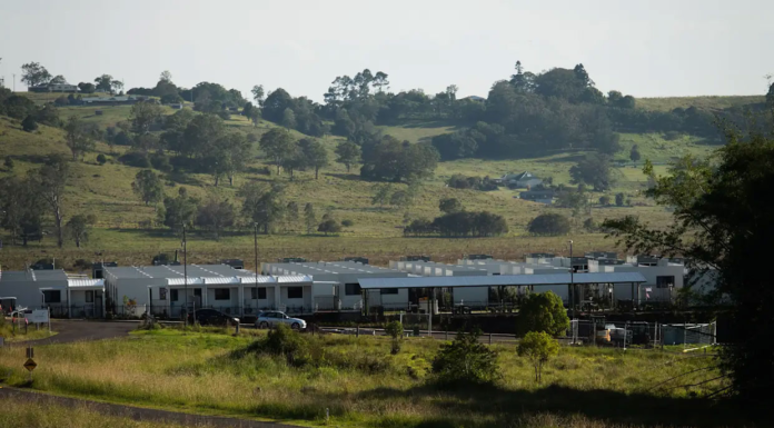 “홍수 4년 지났는데 또 길거리로…” NSW 임시 주거 포드 12월 전면 폐쇄 This temporary pod village in Lismore is being decommissioned in December. Elise Derwin_9news