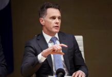시드니 조직범죄 강력 처벌 추진 NSW Premier Chris Minns said the killings in Sydney last week were ‘immoral evil’. Australian Financial Review_9nes