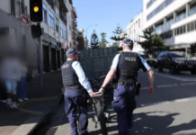 시드니 북부 해변지역서 불법 전기자전거 36대 압수 New legislation came into effect last month giving police the power to seize illegal e-bikes. 9News