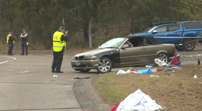 뉴캐슬 나이츠 럭비 팬 모인 도로변에 차량 돌진… 10명 부상·18세 운전자 보석 기각 The BMW that crashed into a group of Knights fans. Credit 7NEWS