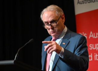 “연 100억 달러 협정 물건너가나”…호주-EU 자유무역협정, 야당 저지 추진에 파장 Trade Minister Don Farrell has warned Australian will not get a ‘second chance’ with the EU. Picture NewsWire Martin Ollman_newscom.au