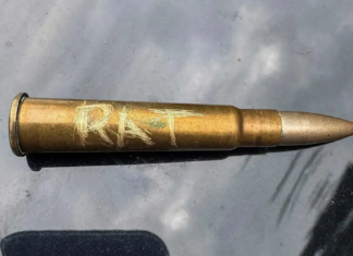 빅토리아 경찰장관 차량서 ‘쥐(rat)’라고 새겨진 총알 발견… “명백한 살해 위협” Victorian Labor MP Paul Edbrooke has found a bullet etched with the word “rat” on his car. Supplied_9news
